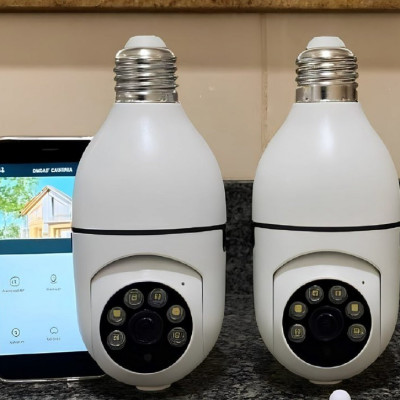 BBB CASEIRO Kit com 2 Câmeras Lampada de Segurança IP Wifi com Visão Noturna Interna 360º