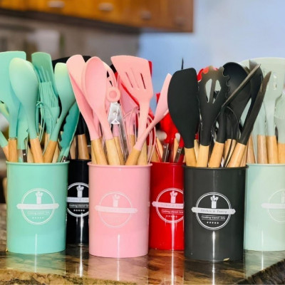 Kit 12 Utensílios de Cozinha Silicone Cabo Madeira (4 Cores)