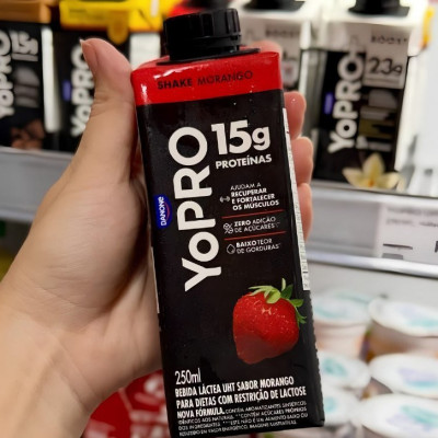 YoPRO Bebida Láctea UHT Morango, 15g de Proteínas - 12 unidades, 250ml