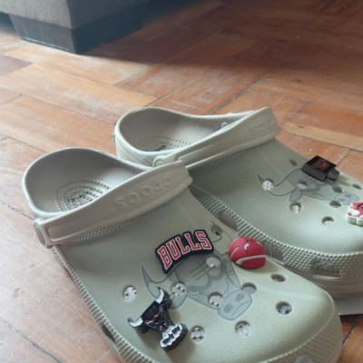 Sandália Crocs NBA Bulls Elevated Classic Clog