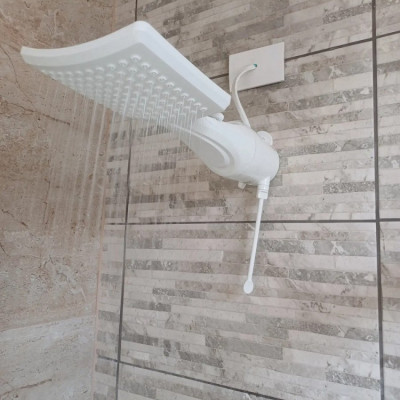 Chuveiro Loren Shower Ultra Branco 7500W 220V