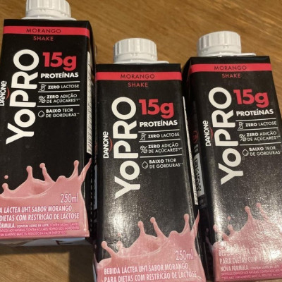 YoPRO Bebida Láctea UHT Morango 15g de proteínas 250ml - 12 unidades