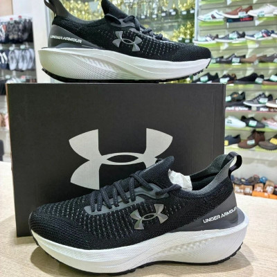 Tênis Under Armour Charged Skyline 4