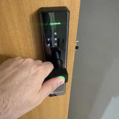 Fechadura Digital Delta Pro Wi-Fi Biometria