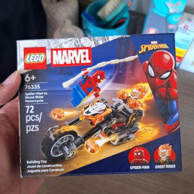 LEGO Marvel Homem-Aranha vs. Motocicleta Fantasma com Motocicleta