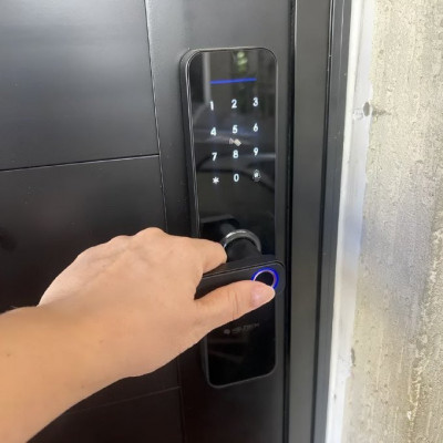 Fechadura Digital Inteligente Cartão Senha Biometria Wifi Cor Preto Rezzet Luatek LFE-03