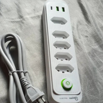 Extensão 5 Tomadas e 2 USB Bivolt