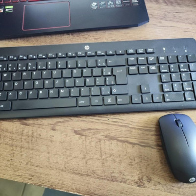 Combo de Teclado e Mouse Ergonômico Sem Fio HP 230