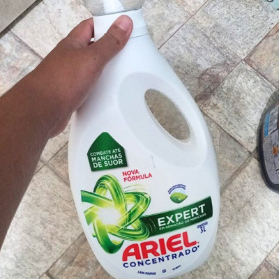 Sabão Líquido Expert Concentrado Ariel 3L