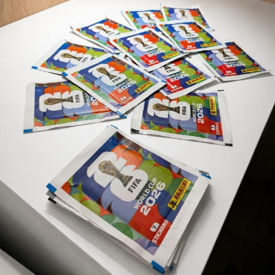Kit com 100 Envelopes (700 Figurinhas) Panini Copa do Mundo 2026