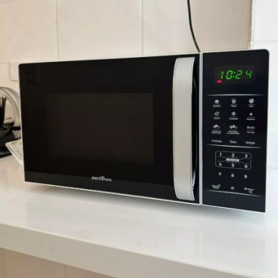 Micro-ondas Britânia 20L Pintura Limpa Fácil