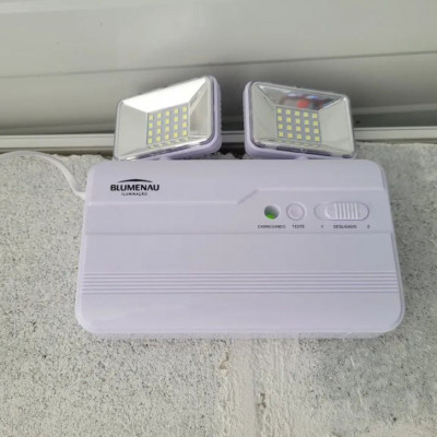 Bloco Luminária De Emergência Led Iluminação 2 Faróis 6500k