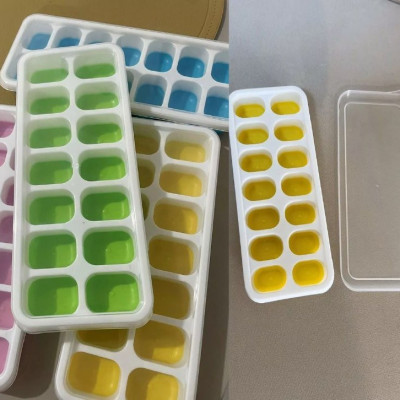 Kit 4 Formas de Gelo Silicone 14 Cubos com Tampa e Flexível