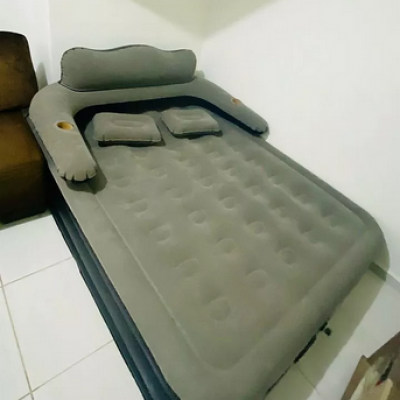 Colchão Inflável Queen com Encosto e Bomba Elétrica