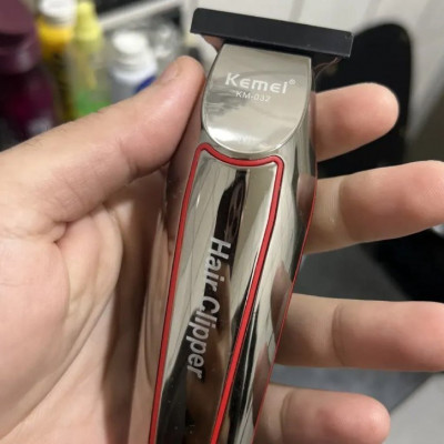 Máquina de Acabamento Kemei 032