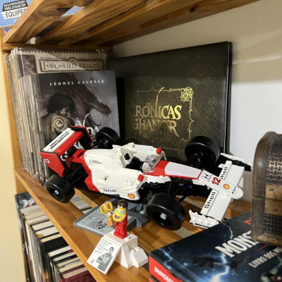 LEGO Icons McLaren MP4/4 Ayrton Senna 693 peças
