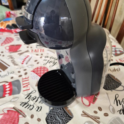 Cafeteira Nescafé Dolce Gusto Mini Me Preta