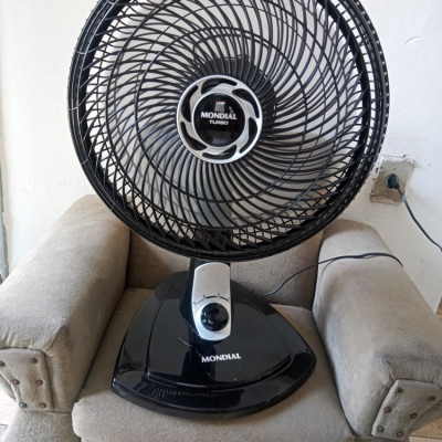 Ventilador de Mesa MONDIAL 30cm Turbo Preto/Silver