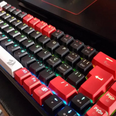 Teclado Redragon RyzePro ABNT2 Switch Marrom