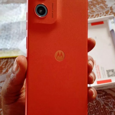 Motorola Moto G06 128GB 12GB RAM Laranja
