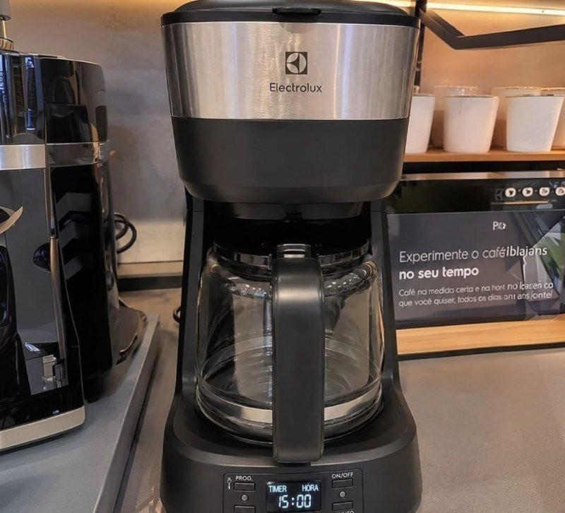 Cafeteira Elétrica Electrolux Inox 1,2L, Função Timer e Painel Digital