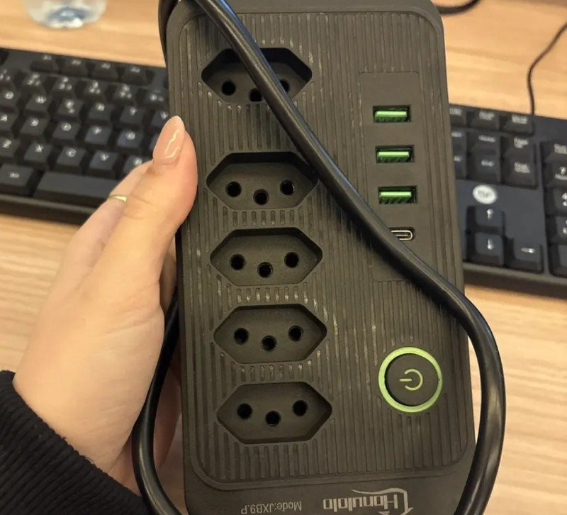 Extensão 5 Tomadas E 3 Usb 1 Led Bivolt
