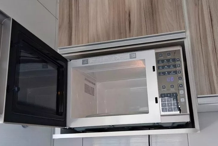 Micro-ondas Electrolux 31L Inox com Painel Integrado