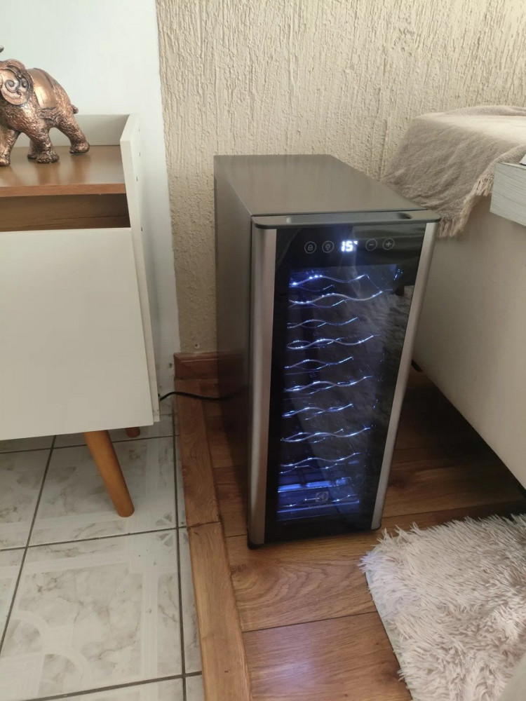 Adega de vinho Electrolux 12 garrafas