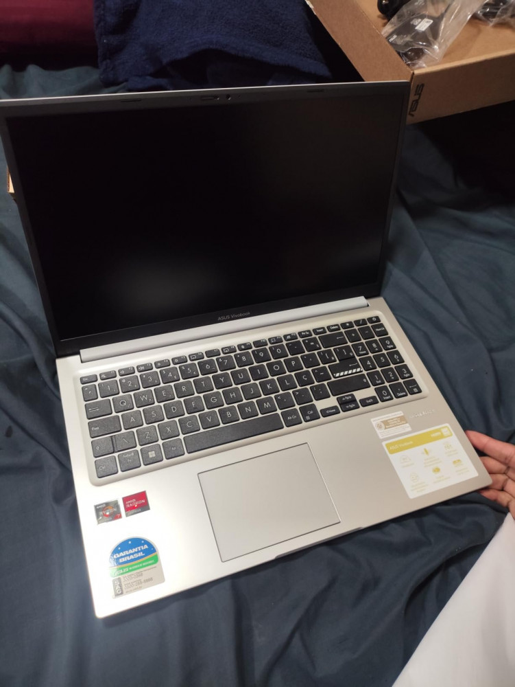 Notebook ASUS Vivobook 15 M1502YA Ryzen 7 8GB 512GB