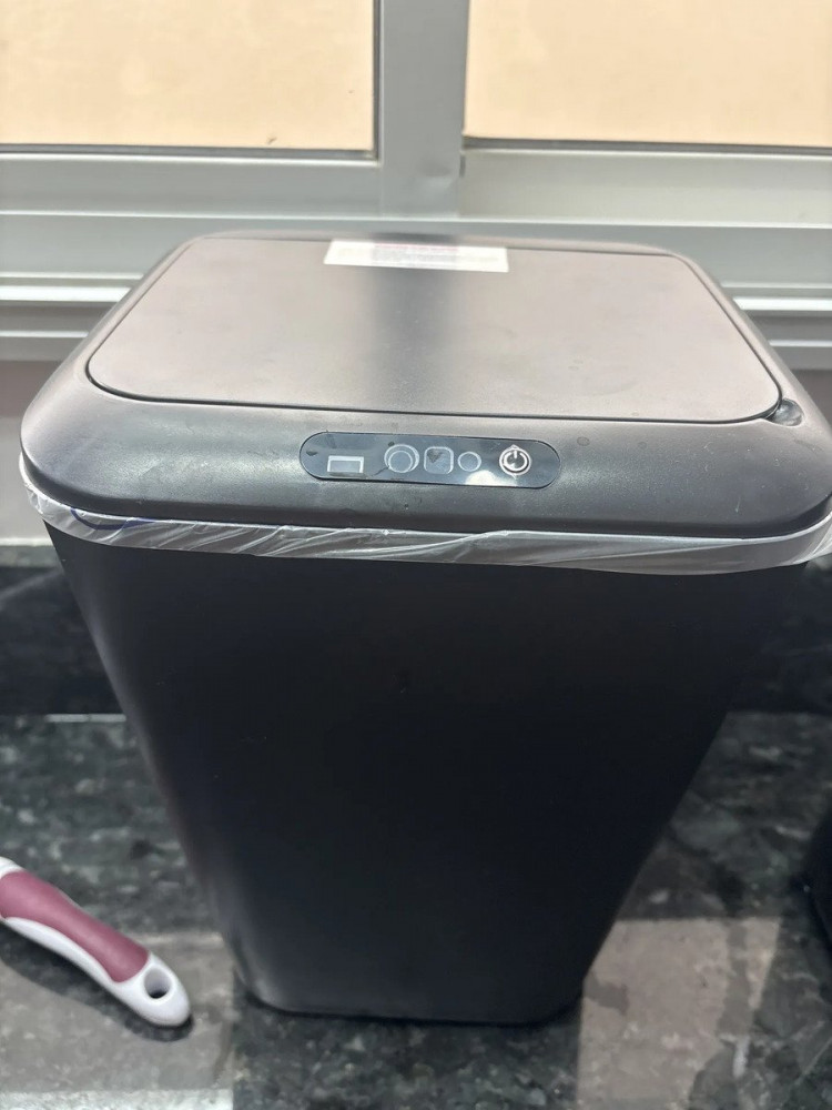Lixeira Quadrada Preta 16L com Sensor