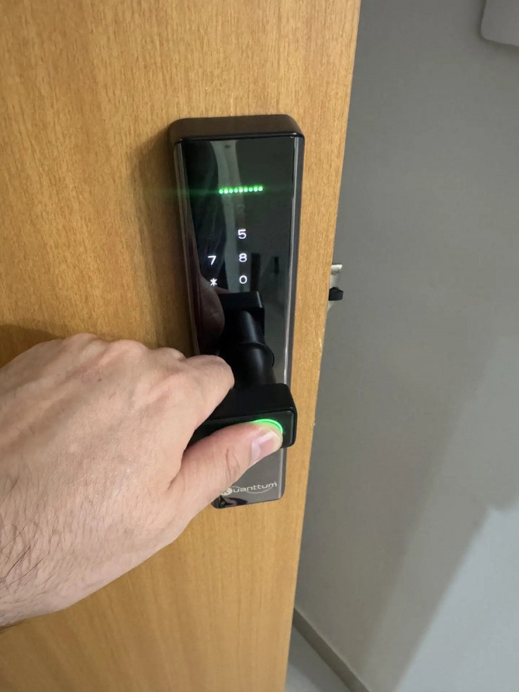 Fechadura Digital Delta Pro Wi-Fi Biometria