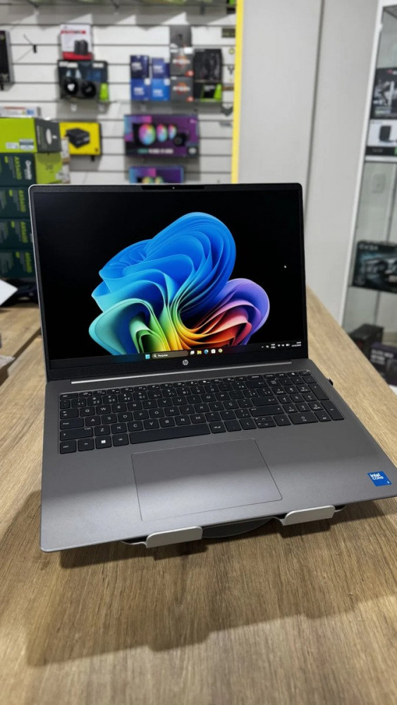 HP 200 G2i i3-100U 16in 8GB DDR5 256GB Win11