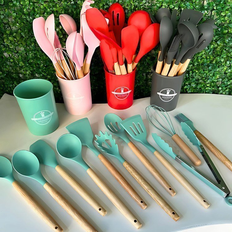 Kit C/12 Utensílios De Cozinha Em Silicone Cabo Madeira
