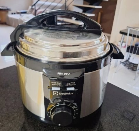 Panela de Pressão Elétrica Electrolux 3L PCE15 Preta