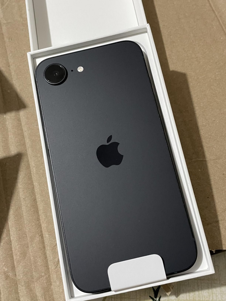 Apple iPhone 16e 128 GB Preto