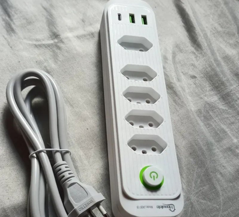 Extensão 5 Tomadas e 2 USB Bivolt
