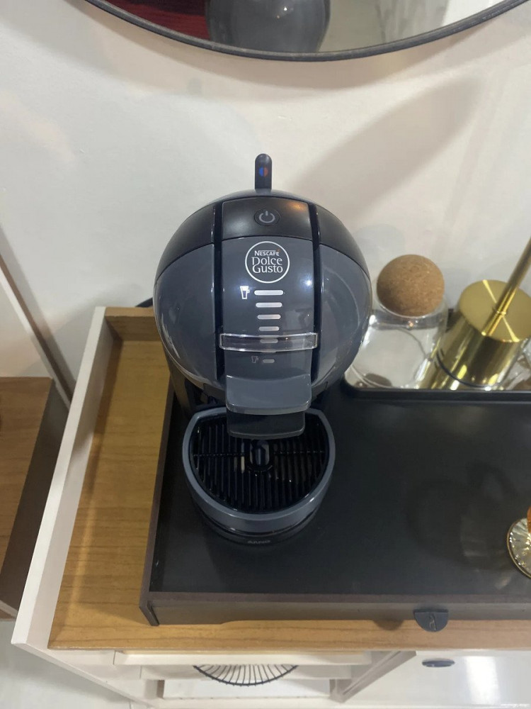 Cafeteira Nescafé Dolce Gusto Mini Me Preta