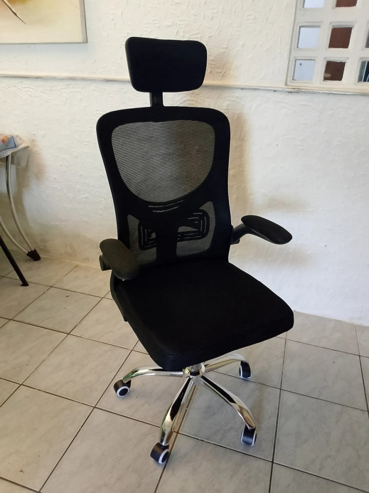 Cadeira Ergonômica Ravena Apoio Lombar e Nuca