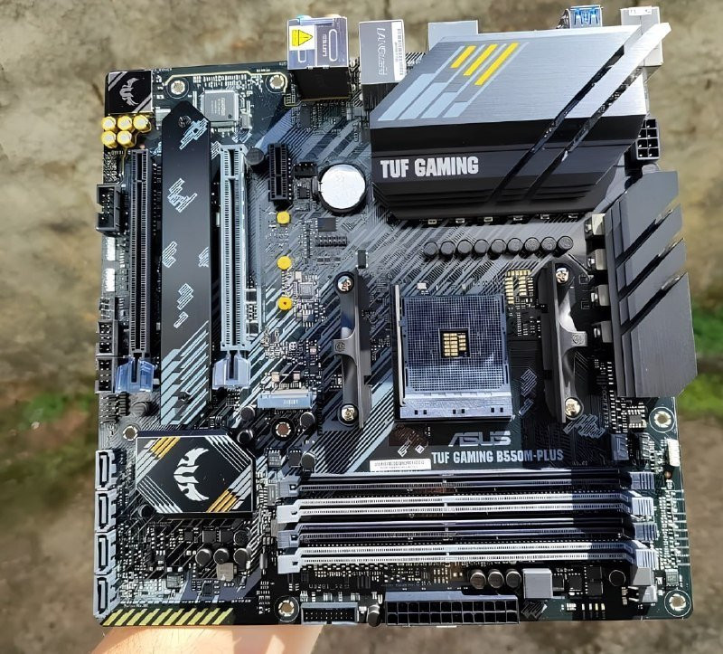 Placa-Mãe ASUS TUF Gaming B550M-PLUS AM4 mATX DDR4