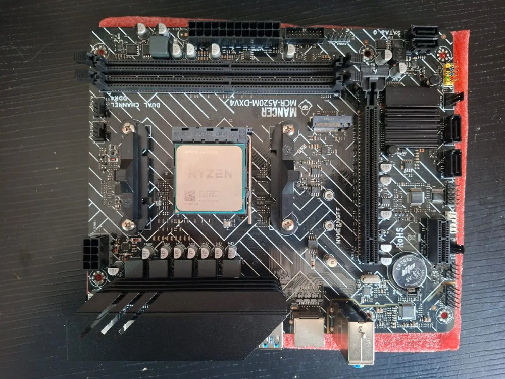 Kit Ryzen 5 5500 + A520M 16GB Preto