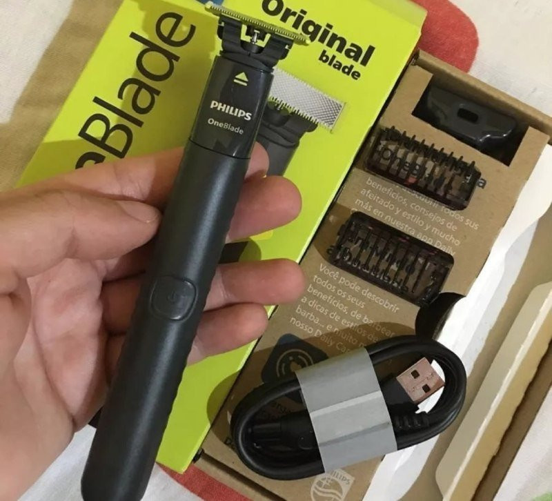 Barbeador e Aparador Elétrico Philips OneBlade com Pente 5 em 1 e À Prova D'Água