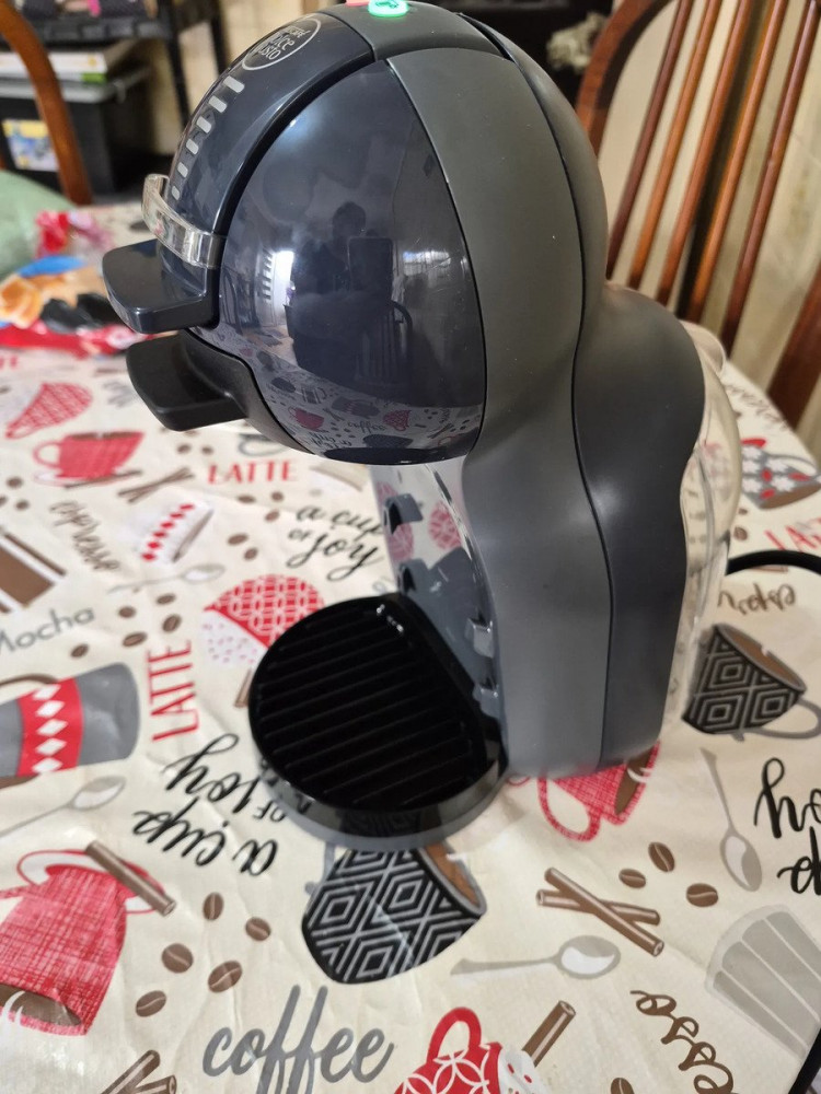 Cafeteira Nescafé Dolce Gusto Mini Me Preta