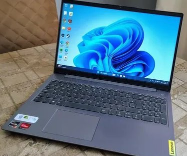 Notebook Lenovo Ideapad Slim 3 Ryzen 5 8GB 512GB