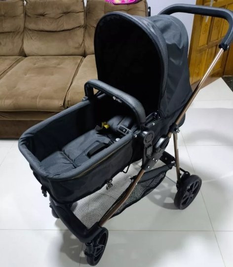 Carrinho de Bebê e Berço Moisés Napoli Preto Galzerano