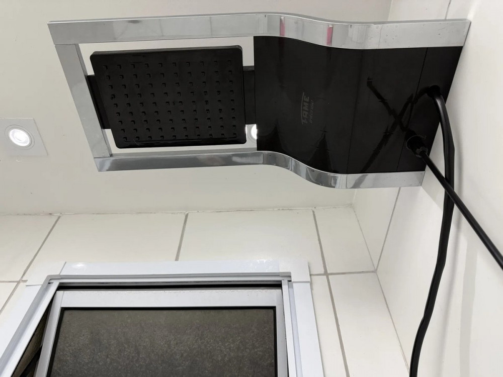Ducha Eletrônica Intense Fame 5400W Inox