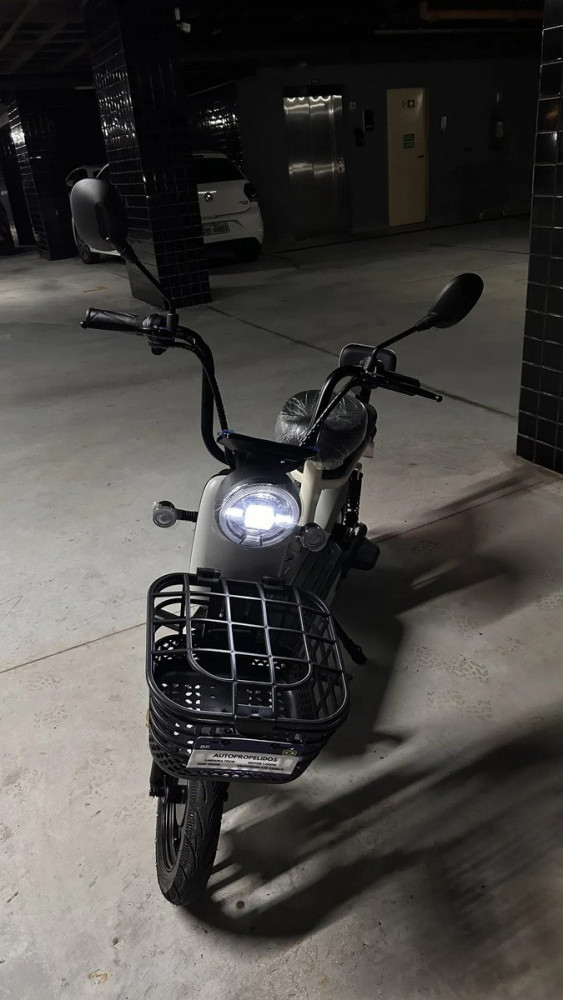 NADO C2 1000W Scooter Elétrica 32km/h 60km