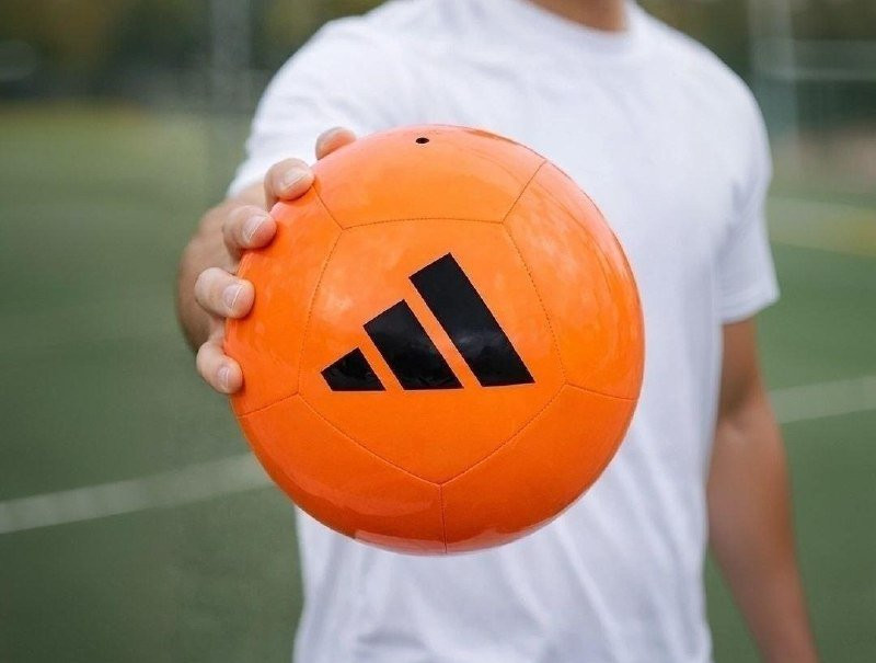 Bola de Futebol Adidas