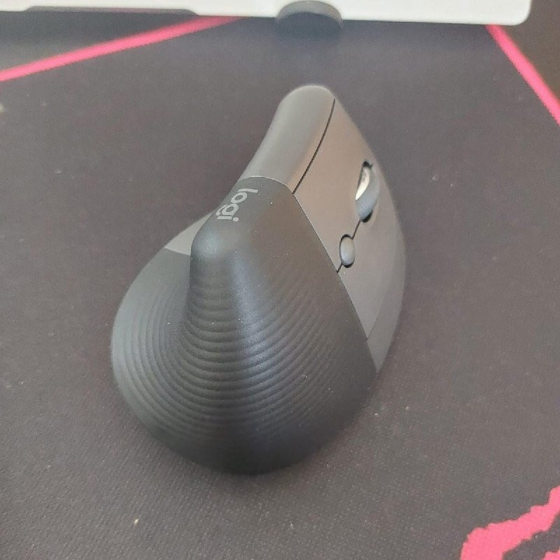 Mouse Sem Fio Logitech Lift Vertical com Design Ergonômico